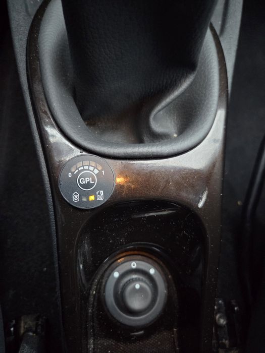 De vanzare Dacia Duster an 2012 benzina si GPL motorizare 1.6 Euro5