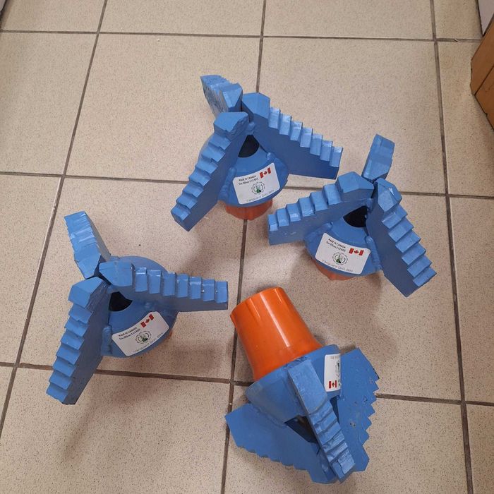 Sape de foraj cu lame cu vidia- teren mediu