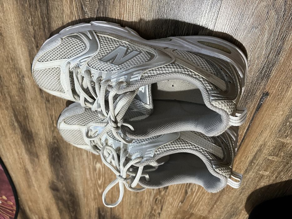 new balance бели със сребристи детайли унисекс