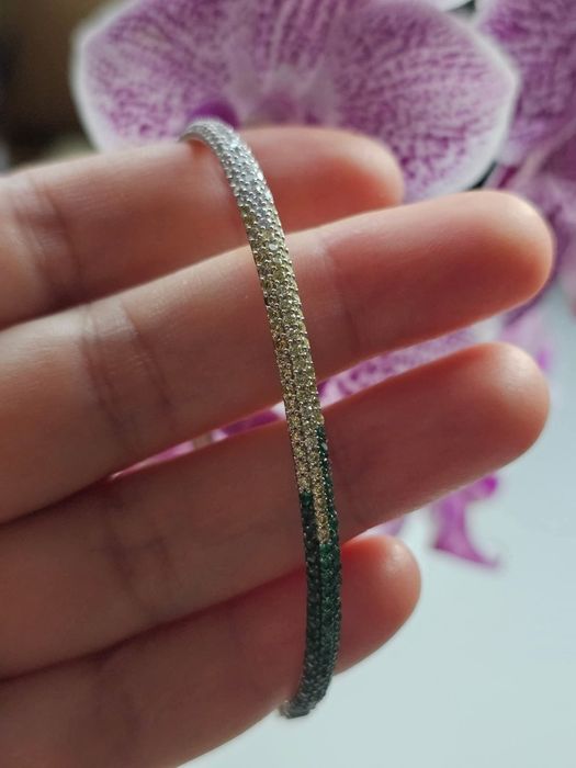 Красива сребърна гривна с цветни циркони