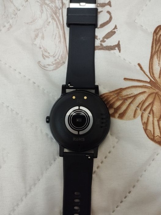 Продавам смарт часовник (smart watch)