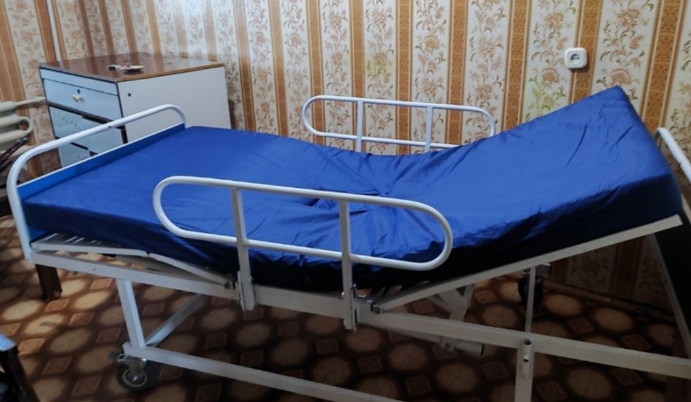 Ko'p funksiyalarga ega tibbiyot krovati.

Doctor Mebel Service kompani