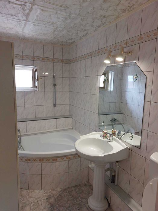 Apartament 3 camere de închiriat