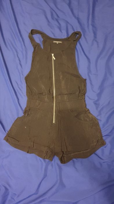 Salopeta cu pantaloni scurți