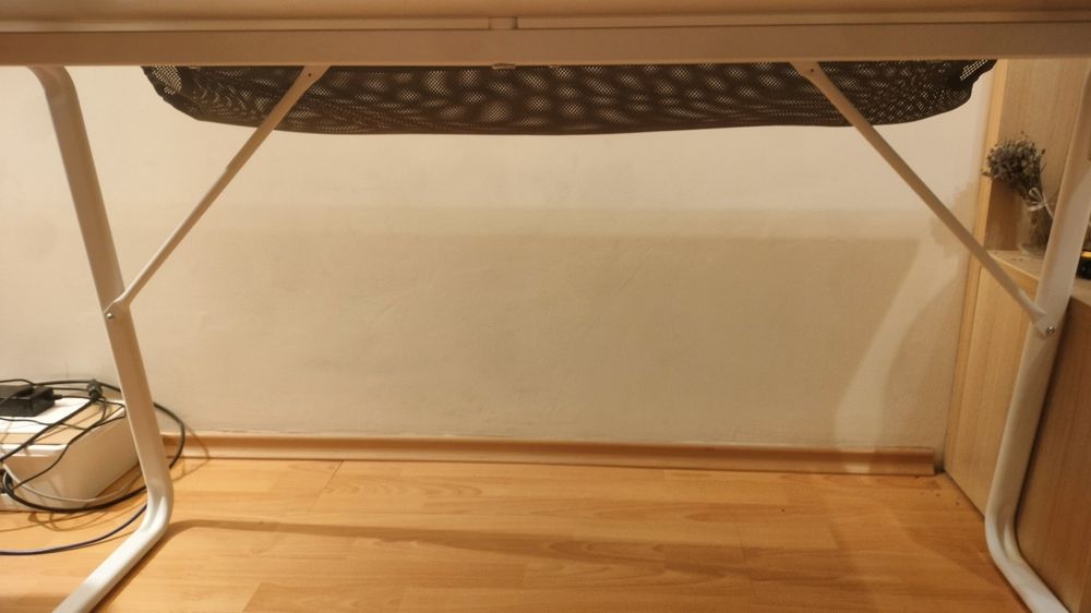 Бюро за компютър от IKEA