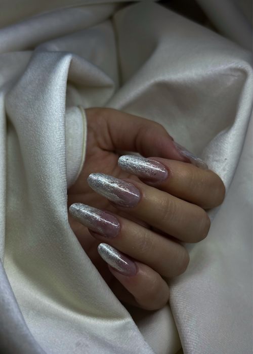 Ofer servici de manichiura