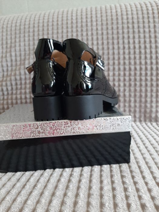 Продам ботинки женские