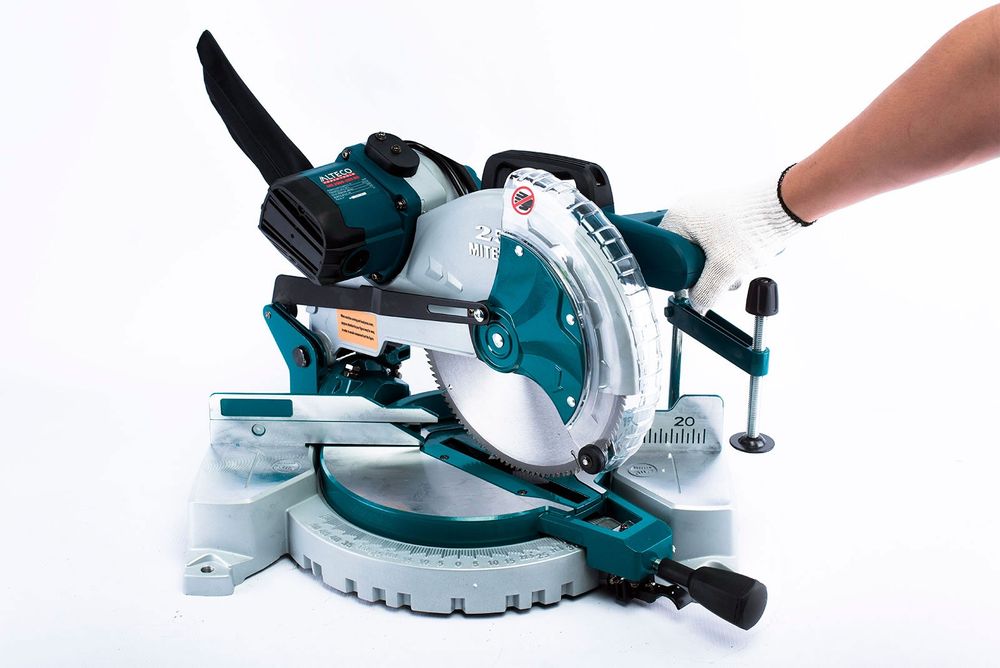 Торцовка АЛТЕКО 2квт-255мм стусло, углорез, циркулярка, пила