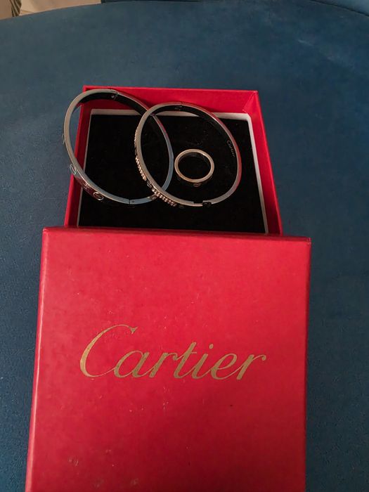 Vand set cartier, 2 brățări si 1 inel!