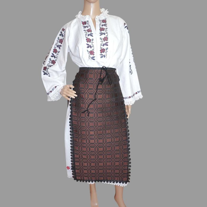 Costum popular vechi din Banat , costum traditional autentic S-M