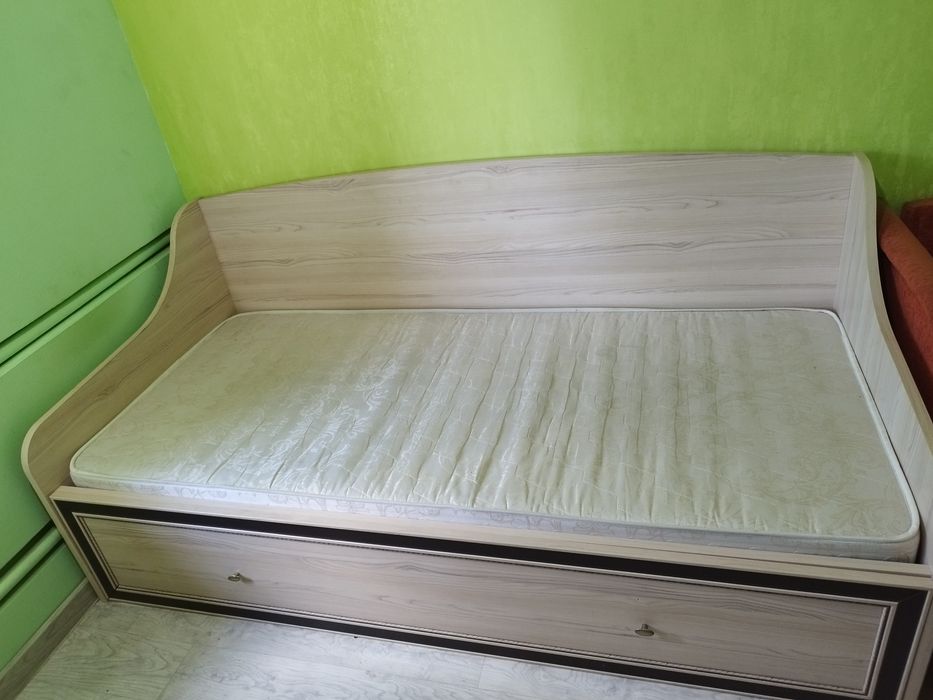 Продам односпальную кровать