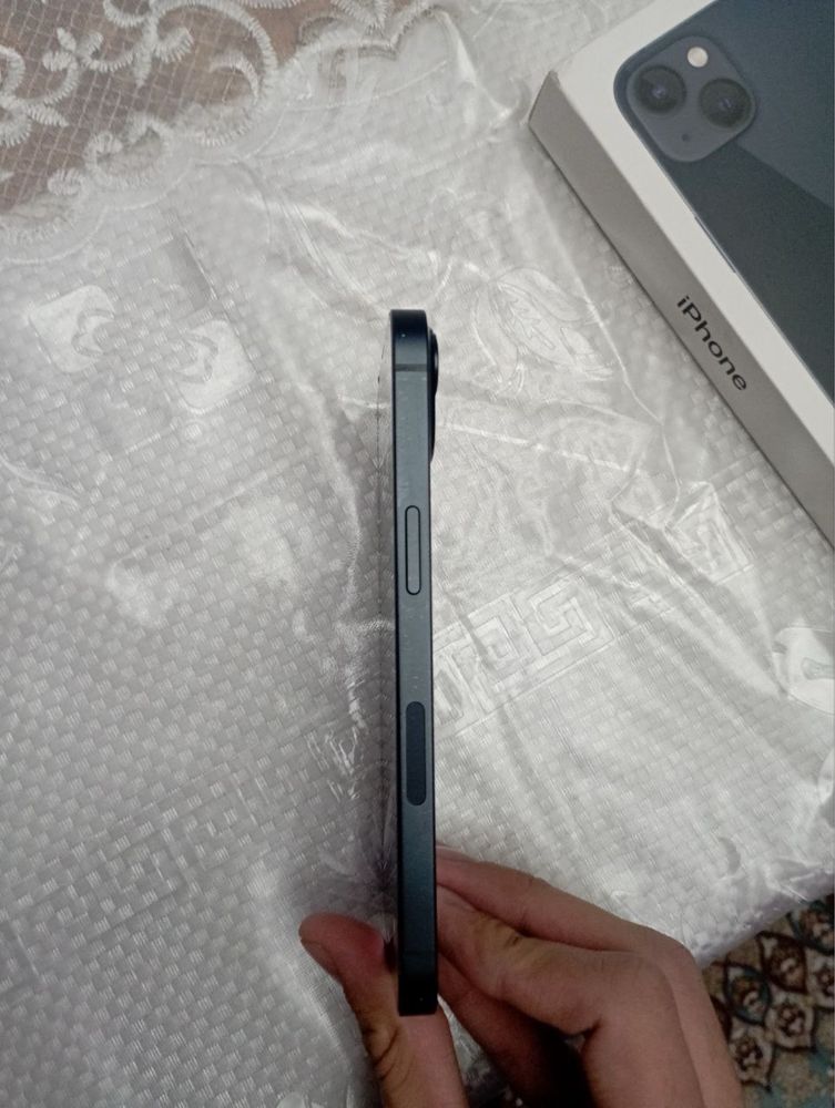 Iphone 13 90% зарядка 256 память коробка документы все имеется: 420 у.е ...