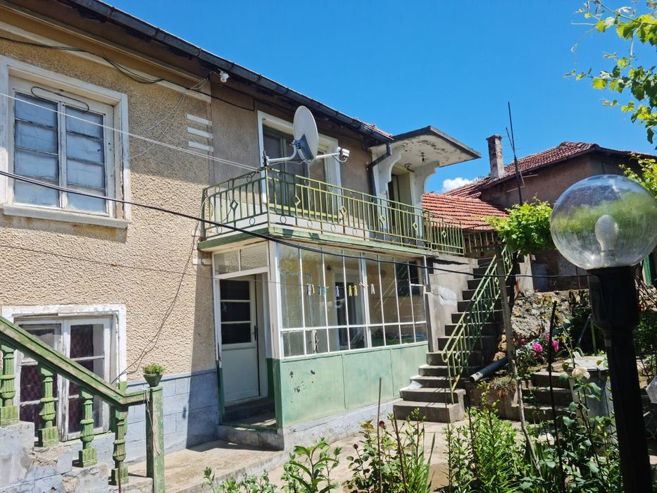 Продава се Къща в София, Левски Г - 120 кв.м за 298 €/кв.м - Снимка #1