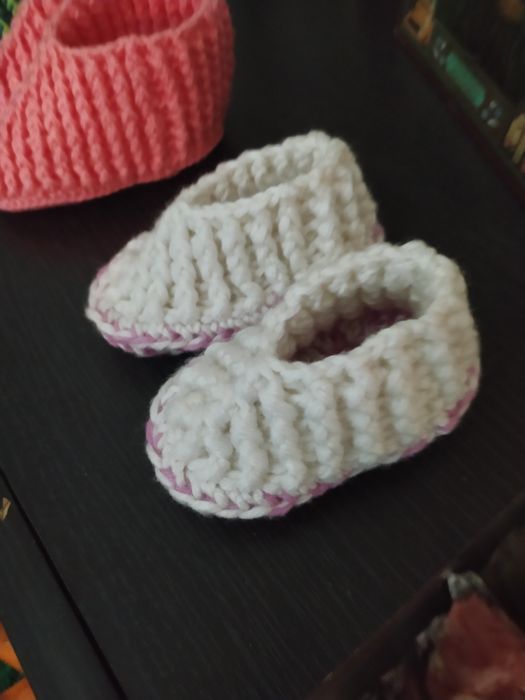 Следочки детские , новые.