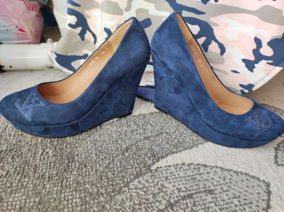 Туфли на танкетке