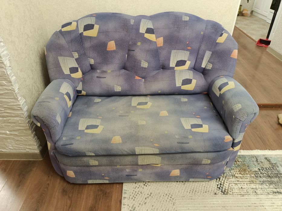 Отдам бесплатно диванчик