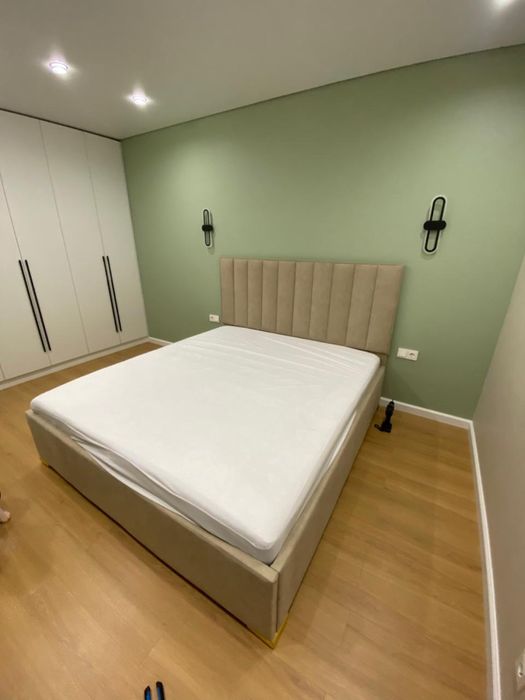 Двуспальная кровать