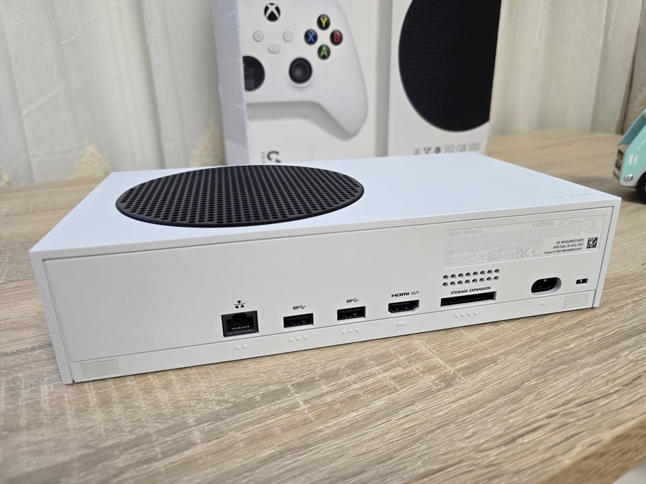 Xbox series S în stare ca nou, fara urme de utilizare
