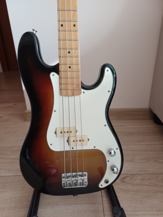 Vand chitara bass copie Fender