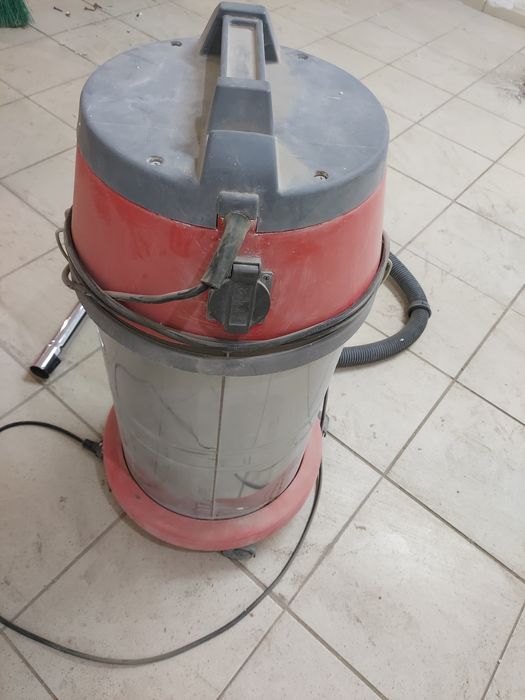 Строительный пылесос на 40л