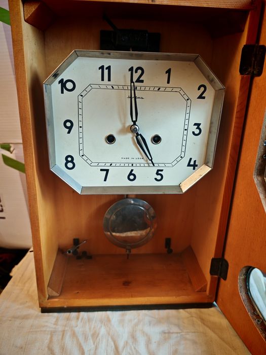 Ретро руски стене часовник. Работи! Перфектно състояние. Антика!