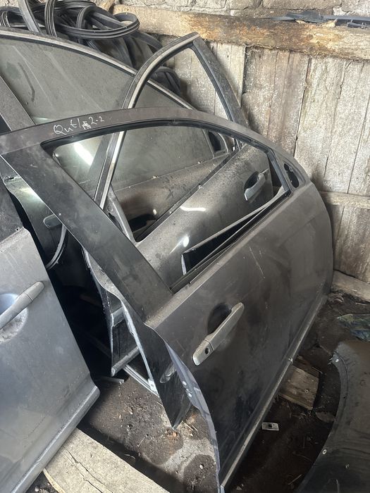 Леви и десни предни и задни врати mitsubishi outlander 2 мицубиши 2008