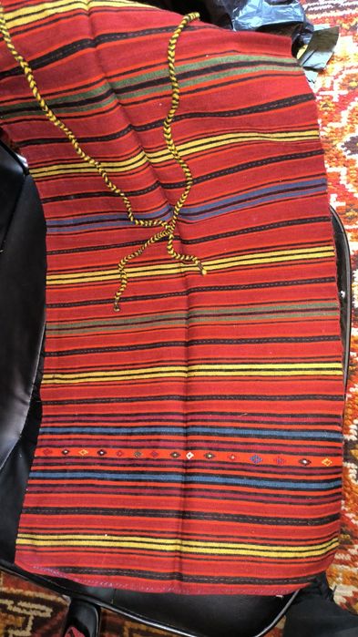 Български национални престилки и възглавници.