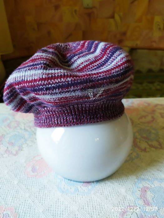 Шапки женские. Разные.