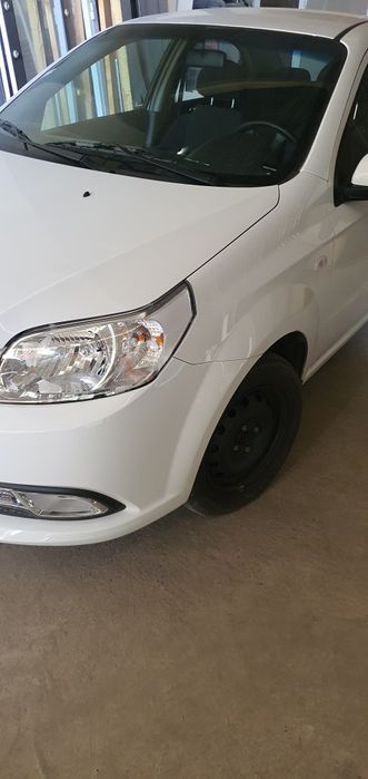 Продаётся машина нэксия 3