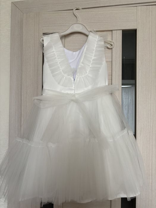 Продам карнавальные костюмы для девочек