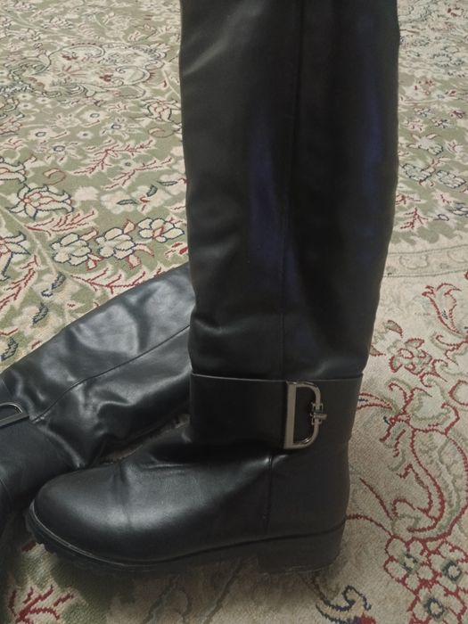 Новые кожаные сапоги