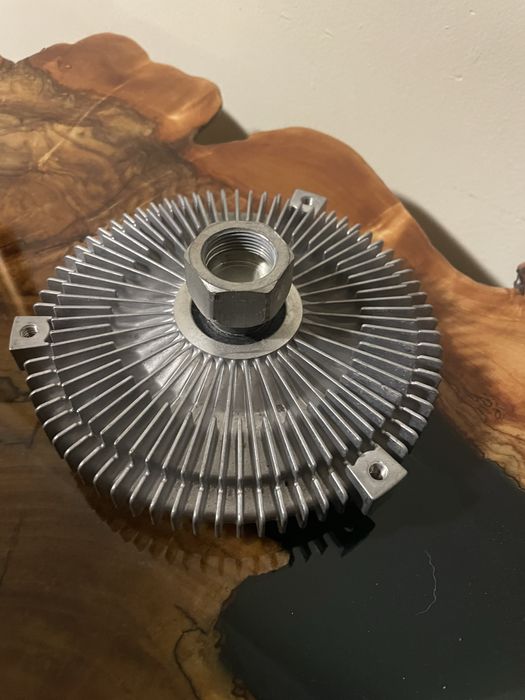 Виско съединител за перката  Е 39 530 D BERU нов