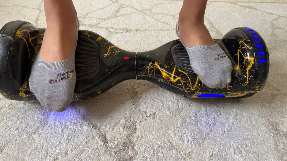 Гидроскутер мен скейтборт сатылады