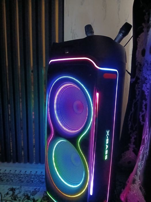 X bass колонка продаётся срочно новый  пульт  зарядка микрофон 2 есть