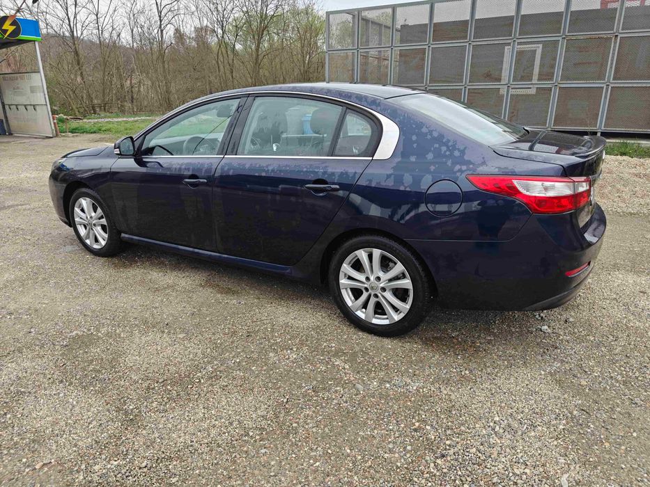 RENAULT Latitude 2011 — imagine 28