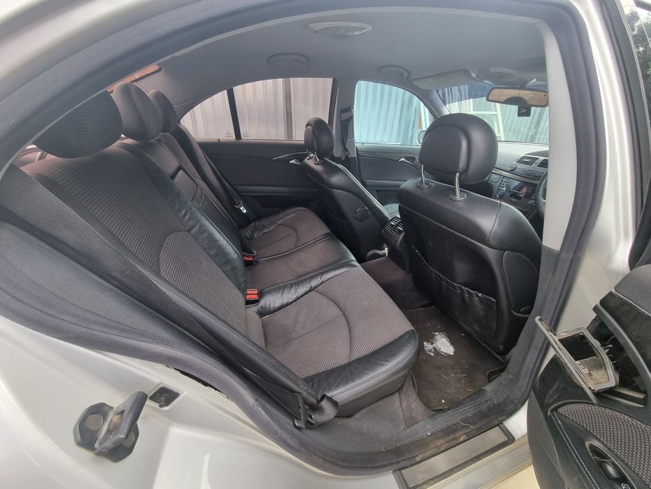 Dezmembrez Mercedes E class E220 W211
