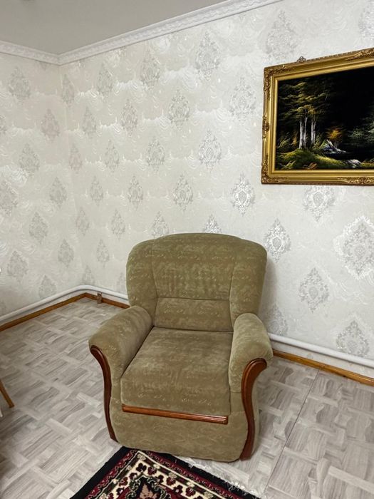 Продам Диван угловой + 2 кресла
