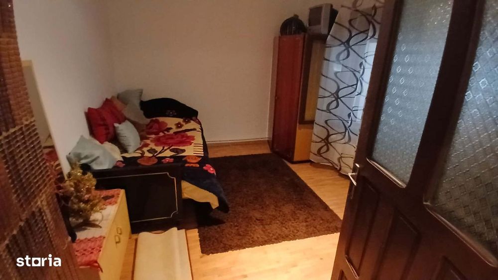 Casa cu 8 camere și anexă locuibilă de 57 mp