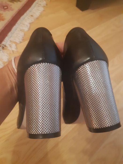 Дамски кожени обувки