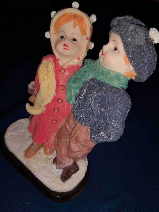 фигурка момче и момиче