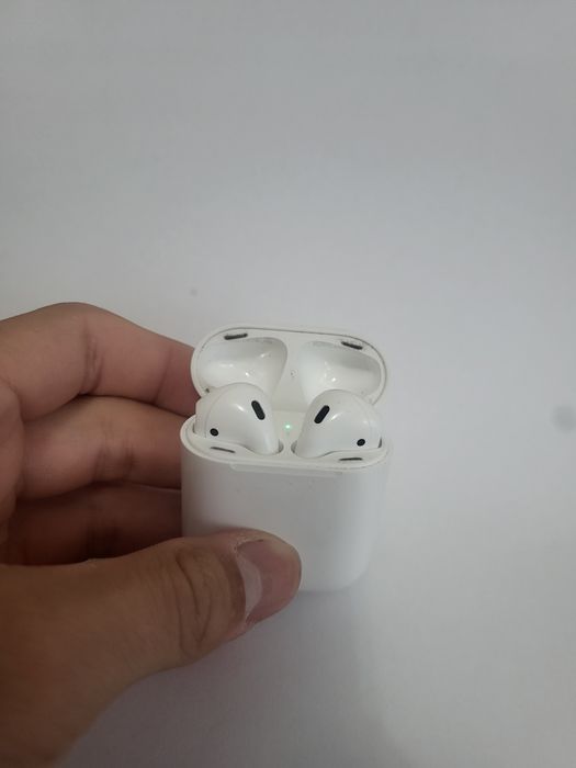 Продам Airpods оригинал