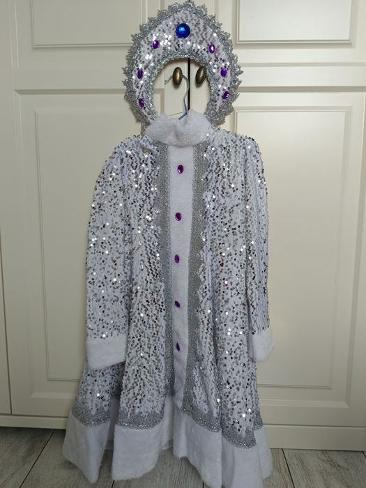 Продам новогодний костюм "СНЕГУРОЧКИ".