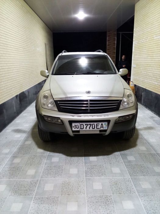 Moshina sotiladi srochna