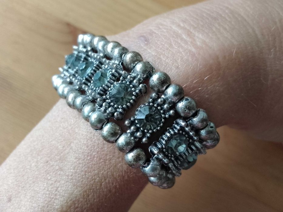 Елегантна дамска гривна