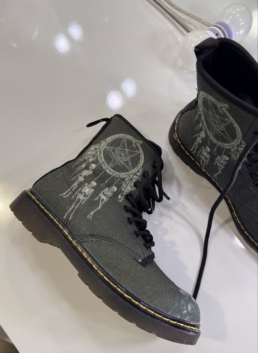 Рисувани боти с гумена подметка