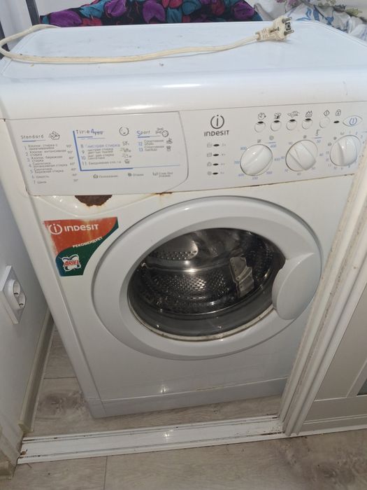 Продам стиральную машину Indesit