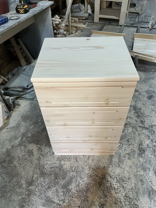 Скрин с четири чекмеджета