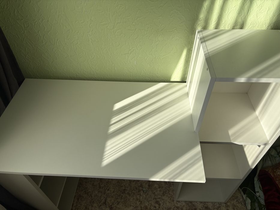 Писменный стол,стол-стелаж