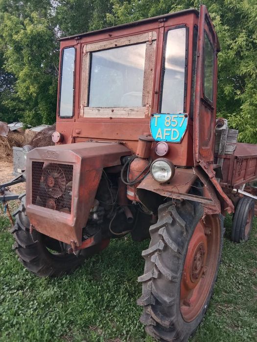 Продам трактор Т16