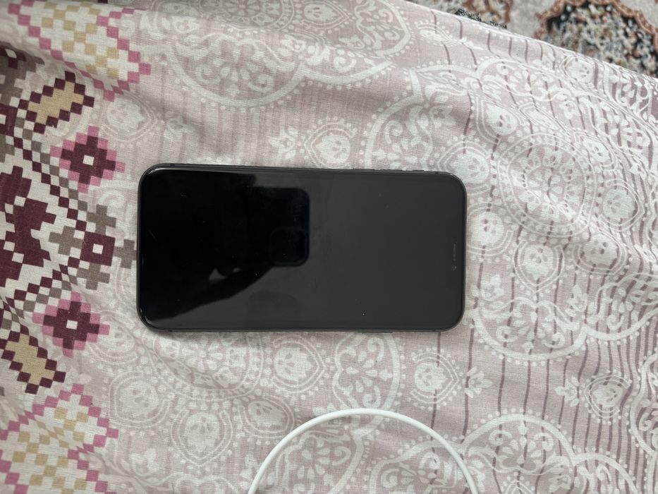 Продам айфон 11